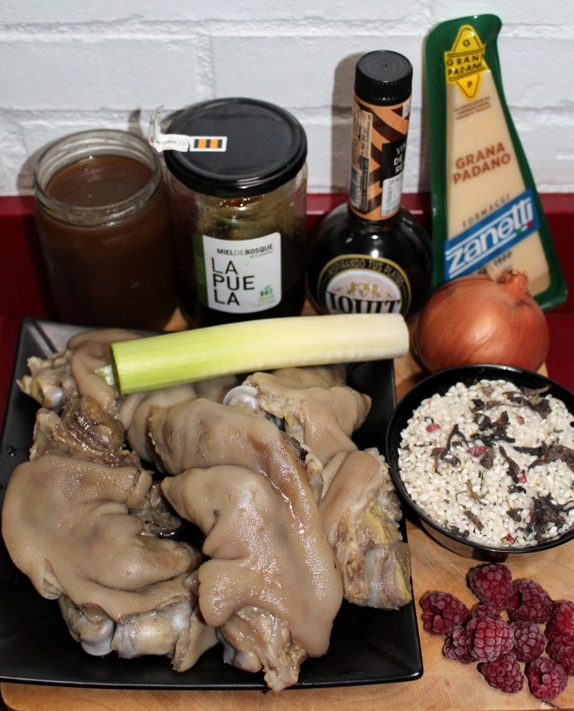 Risotto de frambuesas y manitas de cerdo