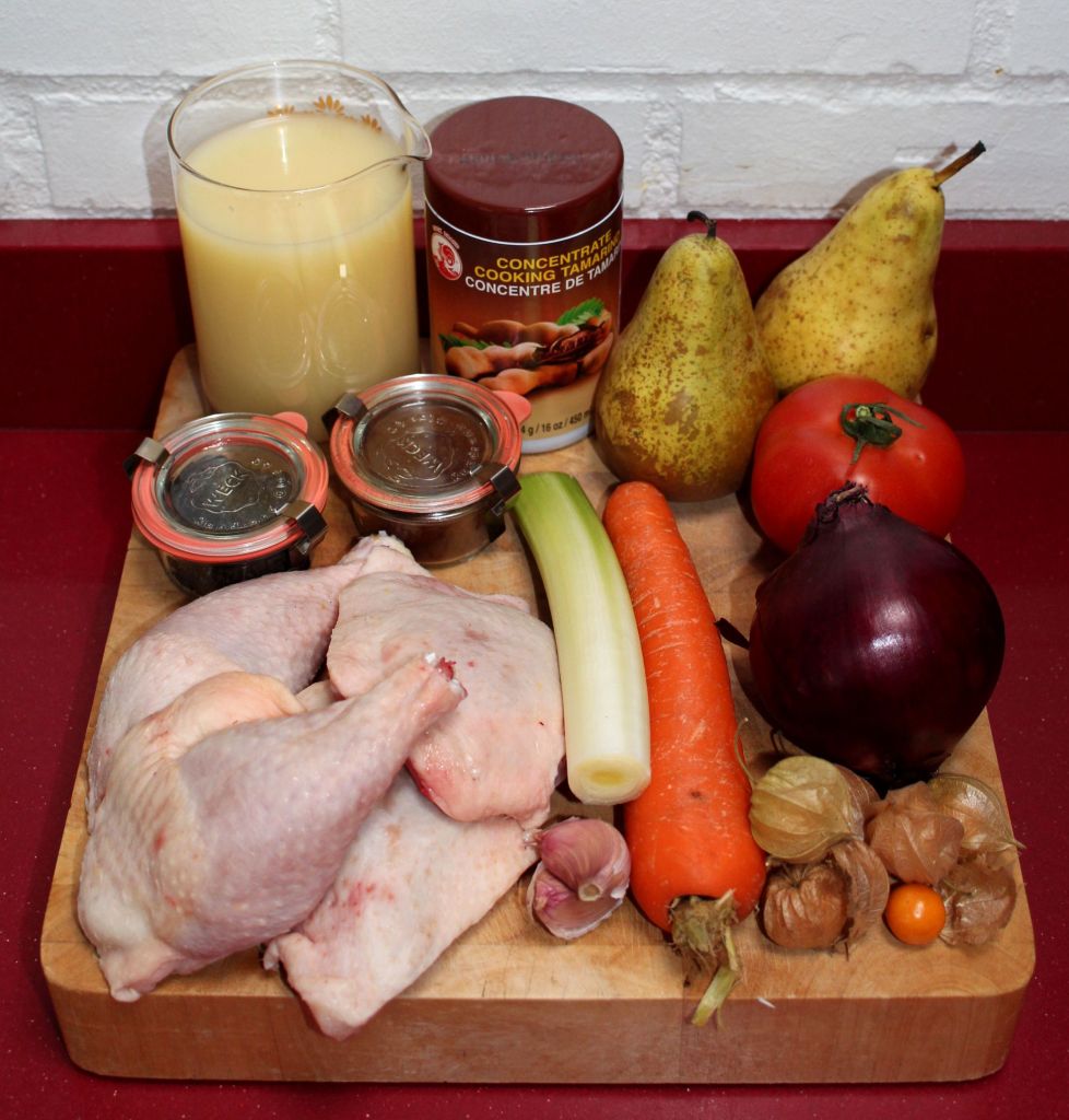 Pollo al tamarindo y chipotle con pera y physalis