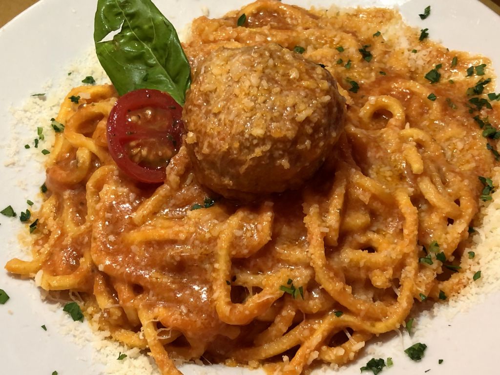 Tonnarello con Albóndigas