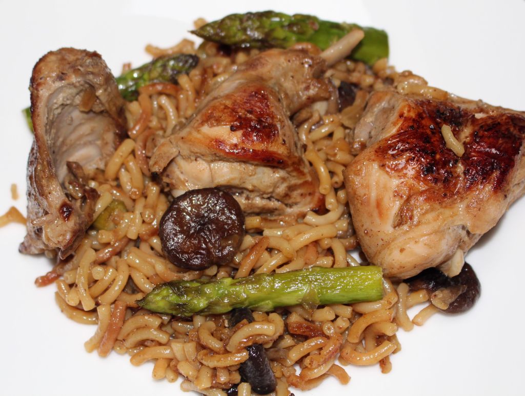 Fideuá de conejo a la mostaza y romero