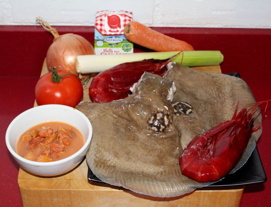 Raya con Salsa de Oricios y Carabinero