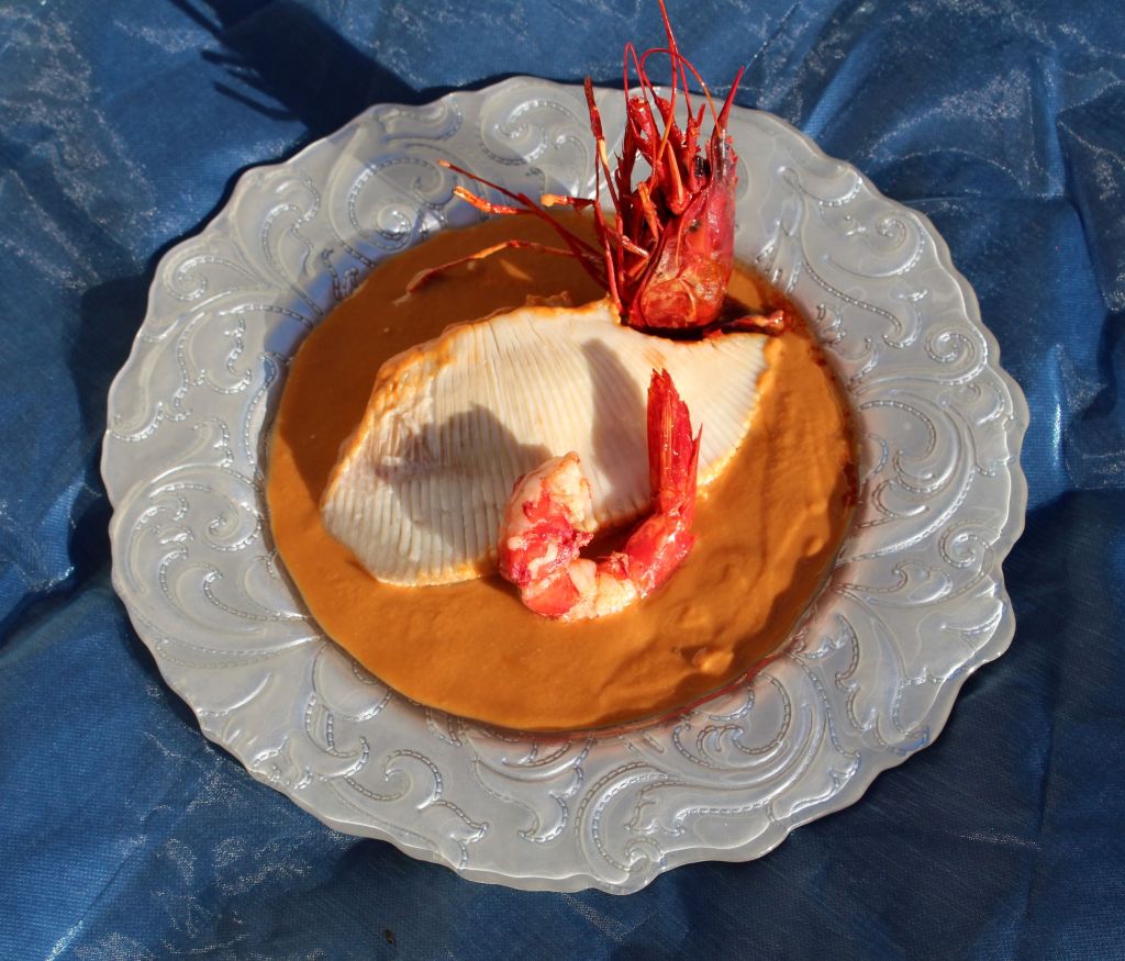 Raya con Salsa de Oricios y Carabinero