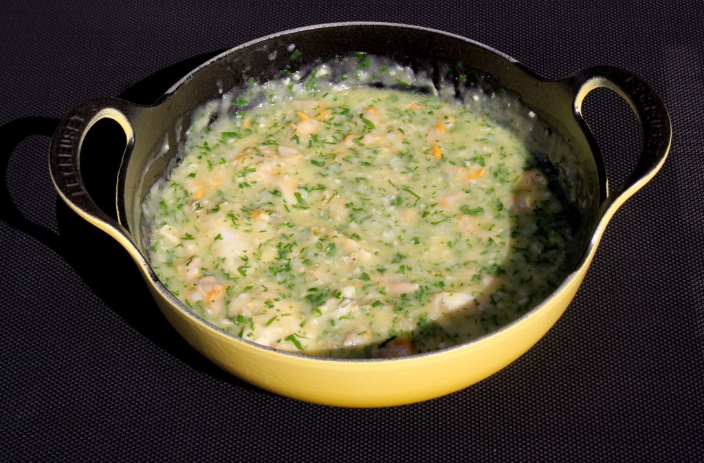 Cocochas de Bacalao con Berberechos en Salsa Verde