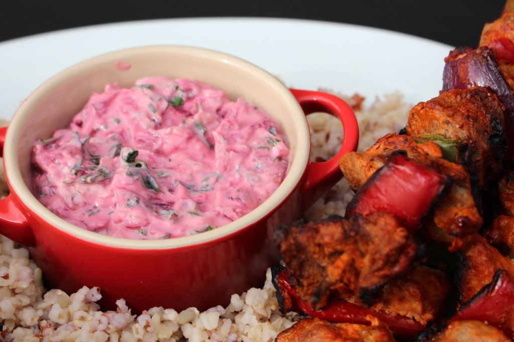 Brochetas de Cordero Tandoori con Salsa Raita