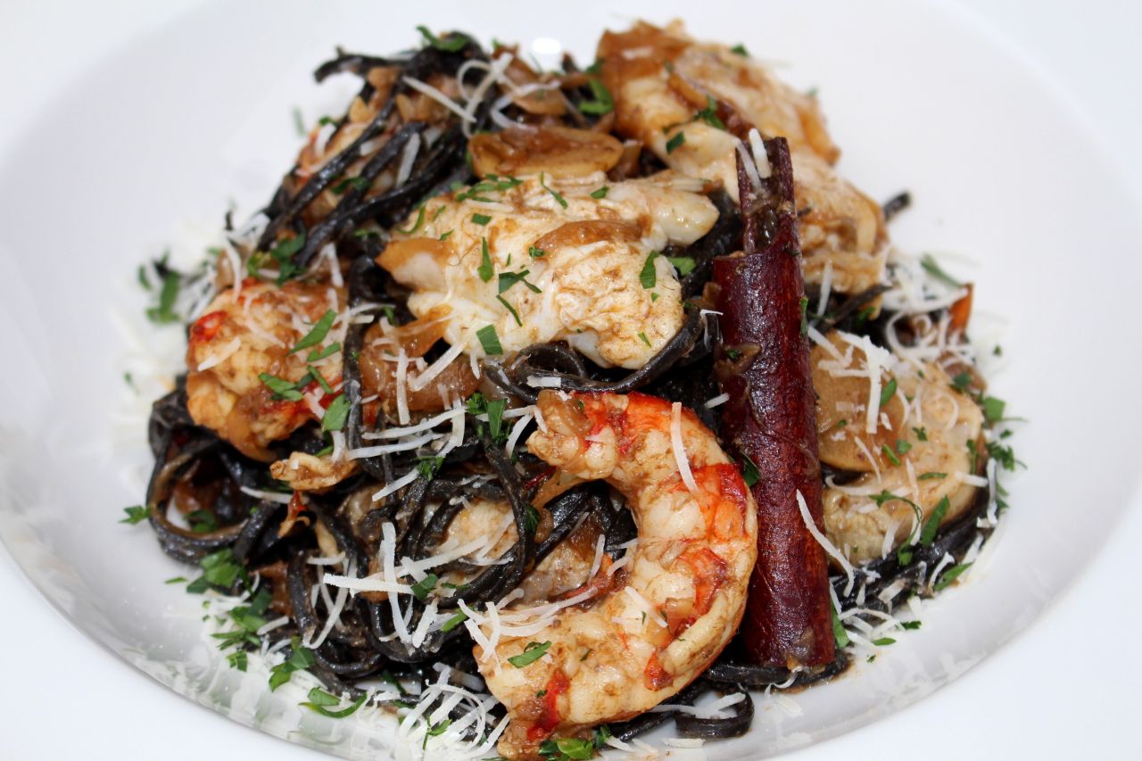 Tagliatelle Siciliana con Cocochas y Langostinos