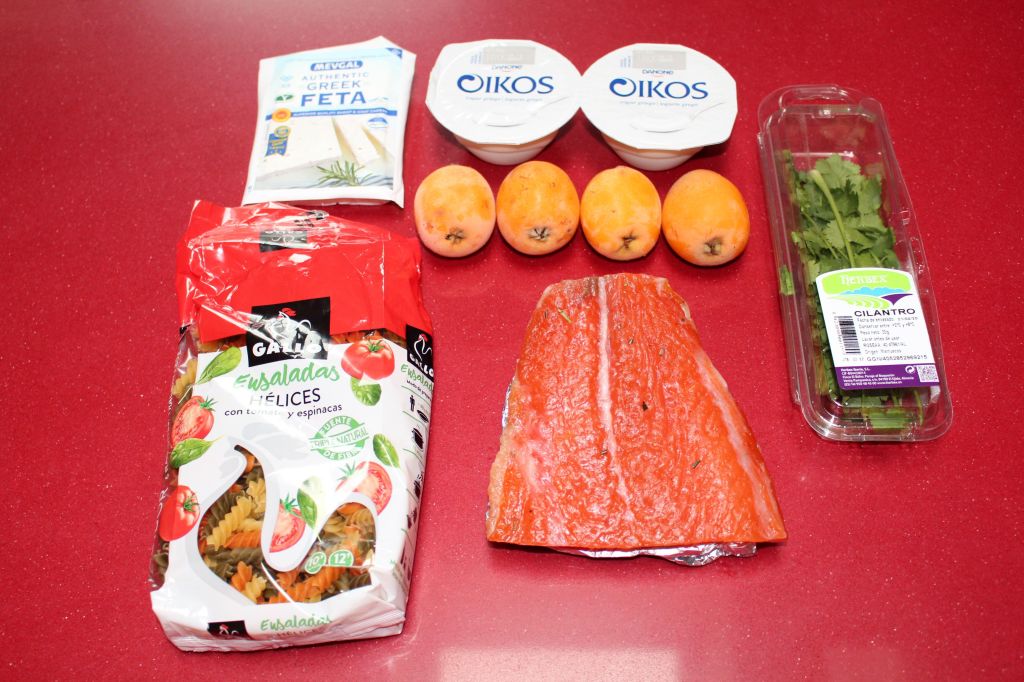 Pasta con Nísperos, Salmón Curado y Yogur Ahumado