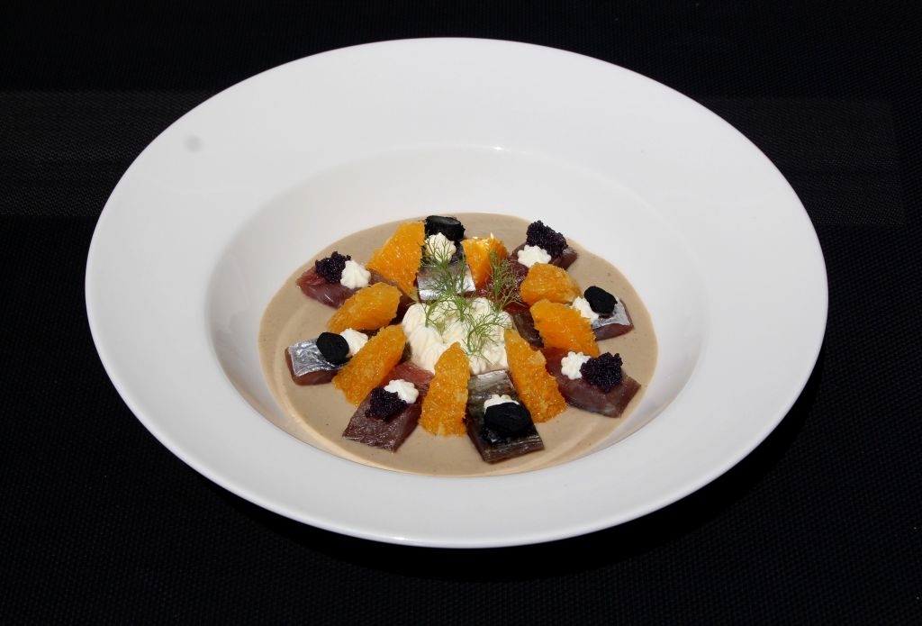Crema de Hinojo con Caballa Ahumada y Naranja