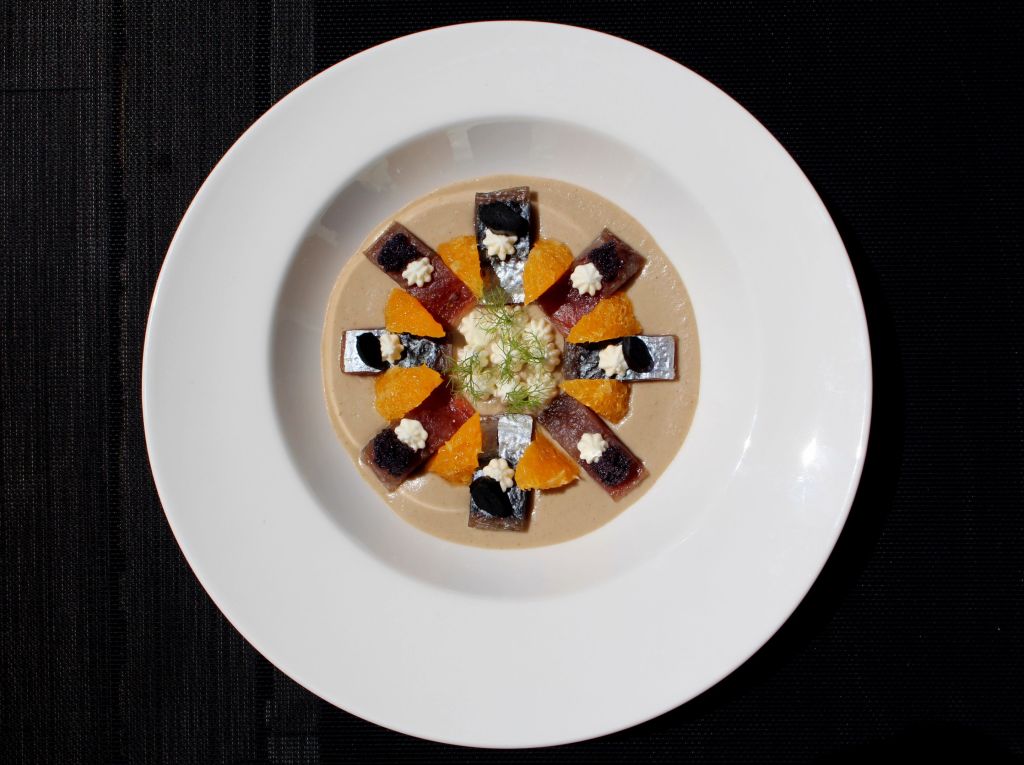 Crema de Hinojo con Caballa Ahumada y Naranja