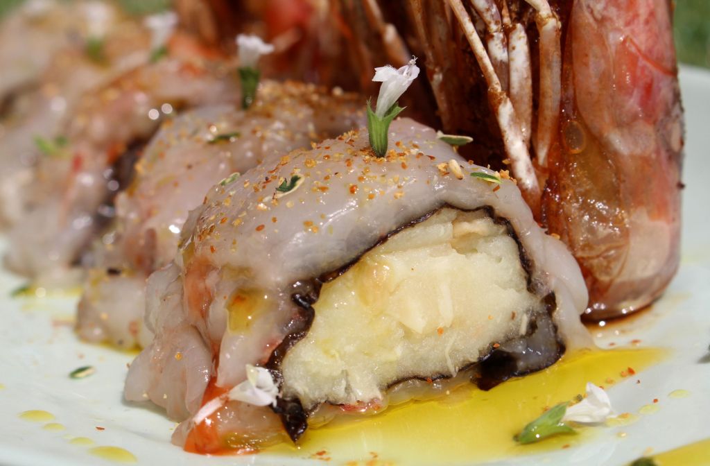 Sushi de Patata con Ajo Asado y Langostinos