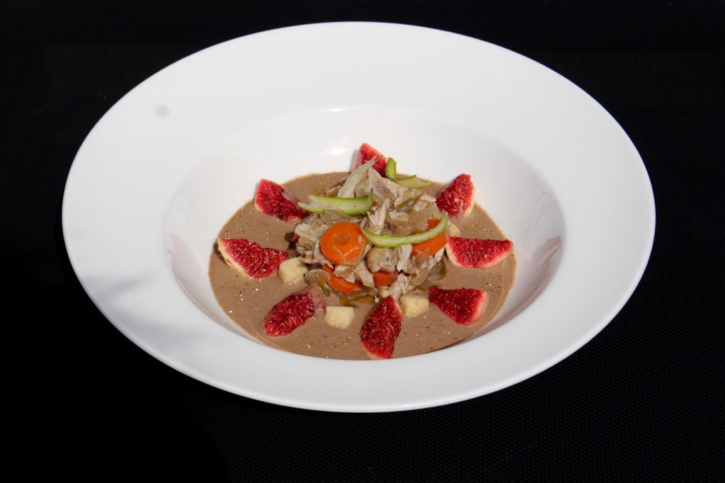 Ensalada de Codornices con Ajonegro de Nuez e Higos