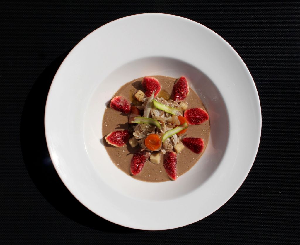 Ensalada de Codornices con Ajonegro de Nuez e Higos