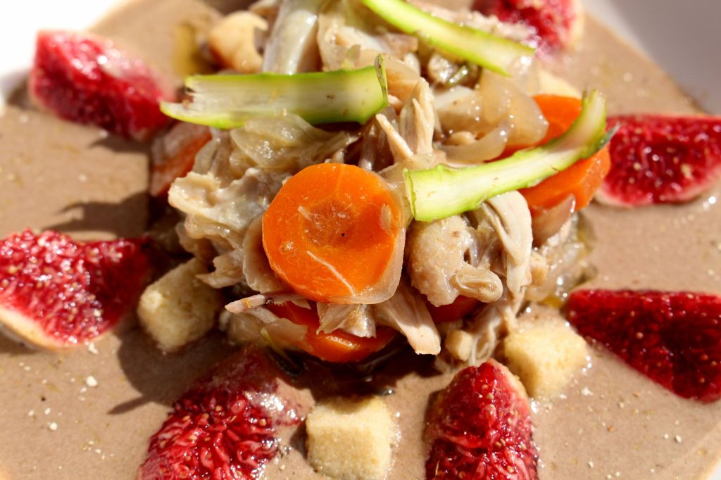 Ensalada de Codornices con Ajonegro de Nuez e Higos