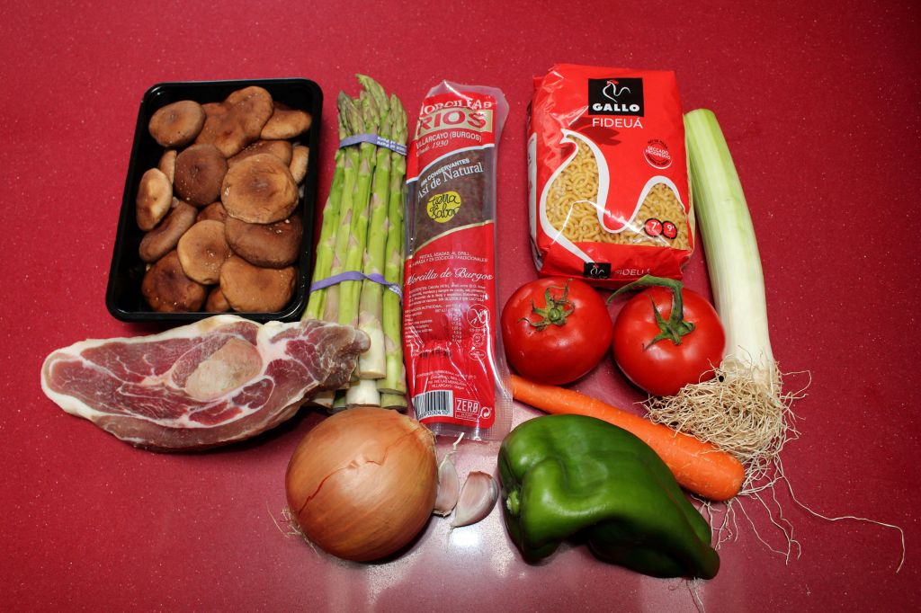 Fideuá con Morcilla de Burgos, Setas y Trigueros