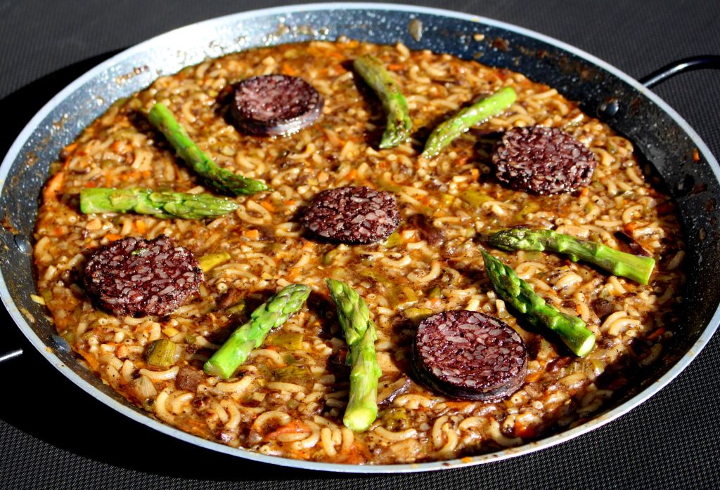 Fideuá con Morcilla de Burgos, Setas y Trigueros