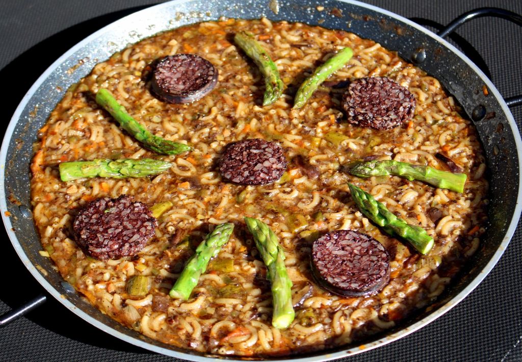 Fideuá con Morcilla de Burgos, Setas y Trigueros