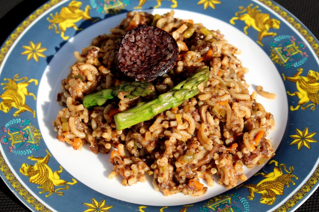 Fideuá con Morcilla de Burgos, Setas y Trigueros