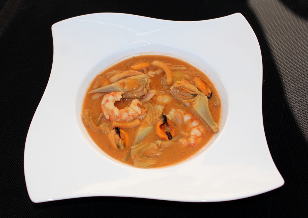 Guiso de Alcachofas, Calamar, Mejillones y Gambón