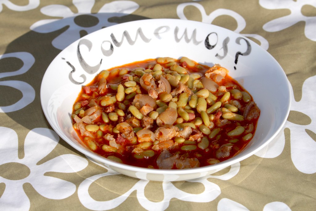 Verdinas con Manitas de Jamón al Ají Panca