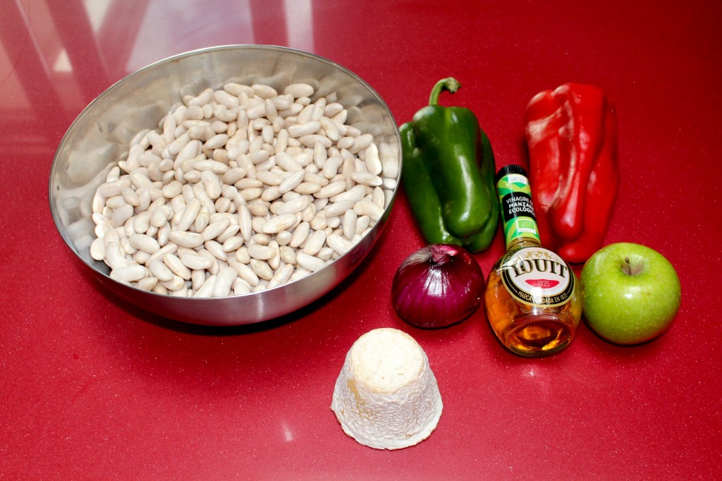 Ensalada de Fabes con Vinagreta de Manzana y Afuega'l Pitu