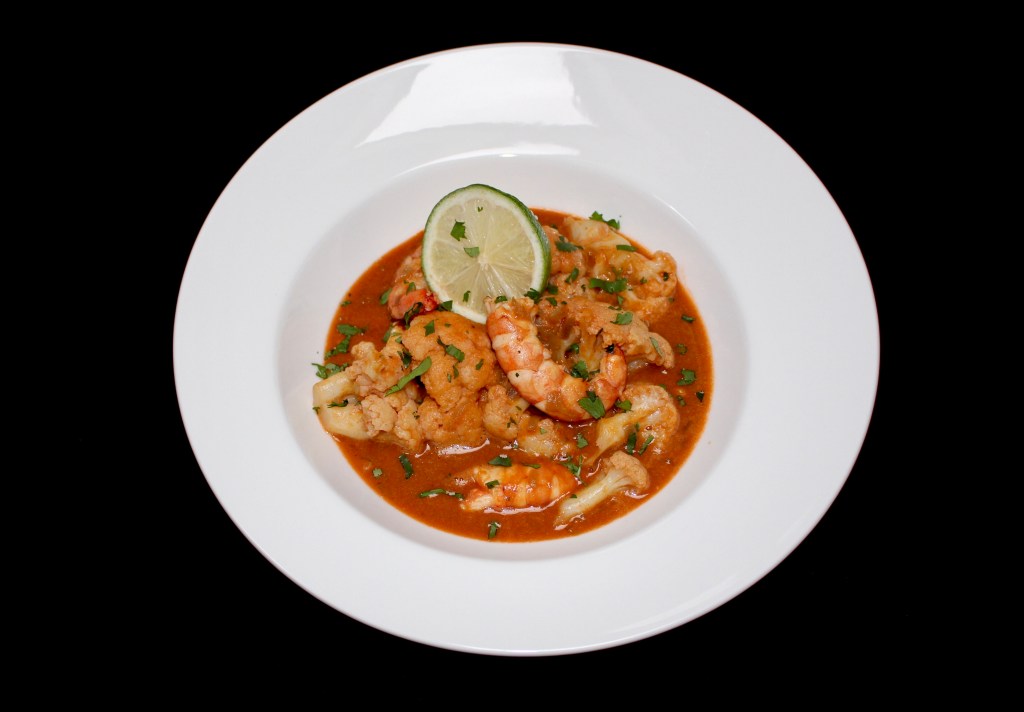 Coliflor Guisada con Gambones al Estilo Thai