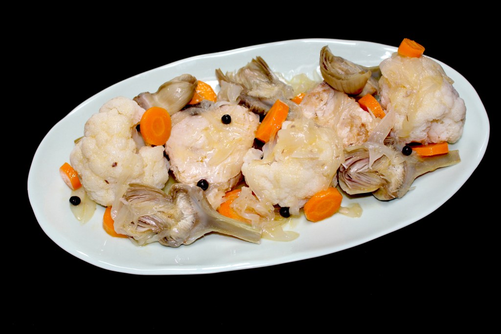 Bonito Escabechado con Verduras al Vapor